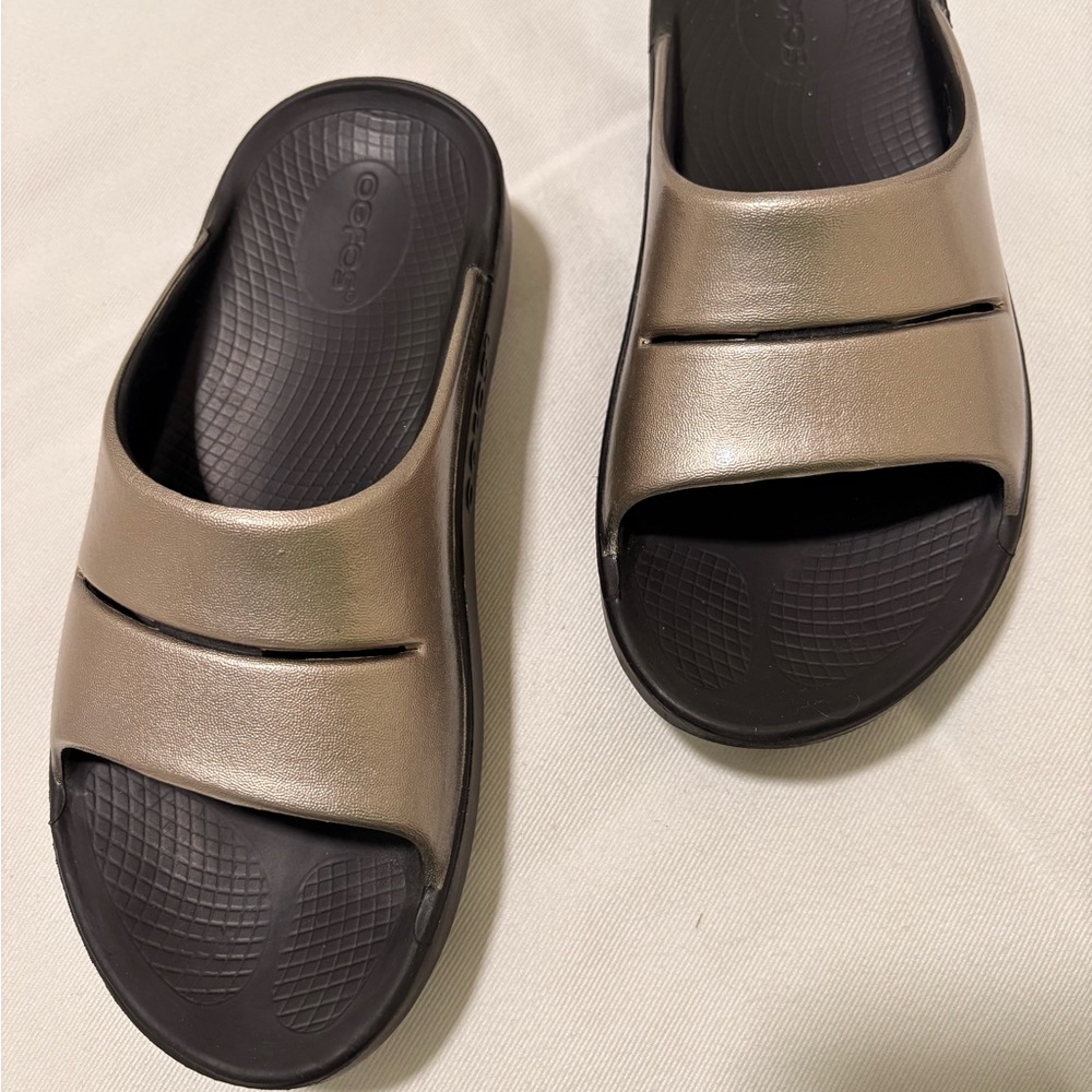 OOFOS Women's Slippers in Gold and Black